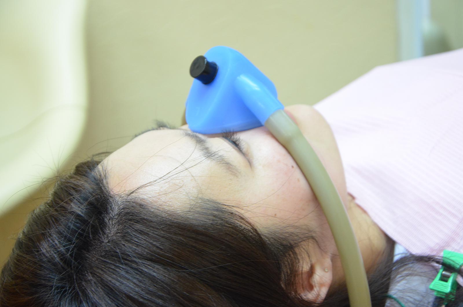 歯科恐怖症や嘔吐反射の強い方向けに　①「笑気ガス」を併用した治療